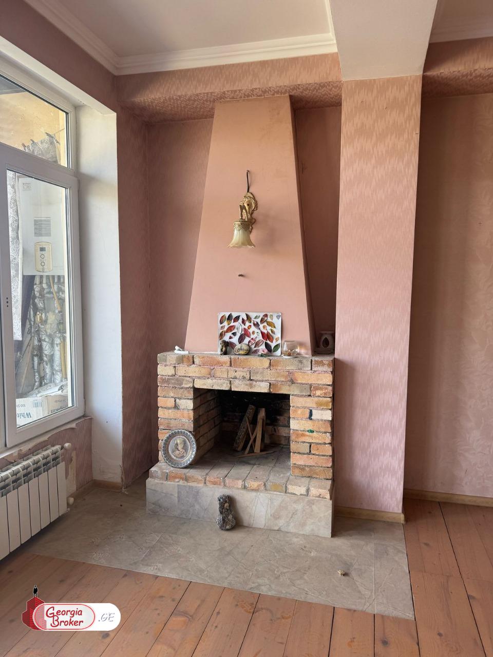 продается квартира с новым ремонтом 4-комнаты